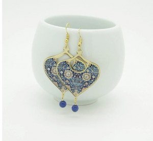 Orecchini IRAN Khatoon Blu  con resina e perline azzurre 